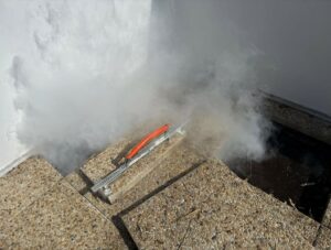 photo d'une recherche de fuite avec la méthode de détection par gaz traceur